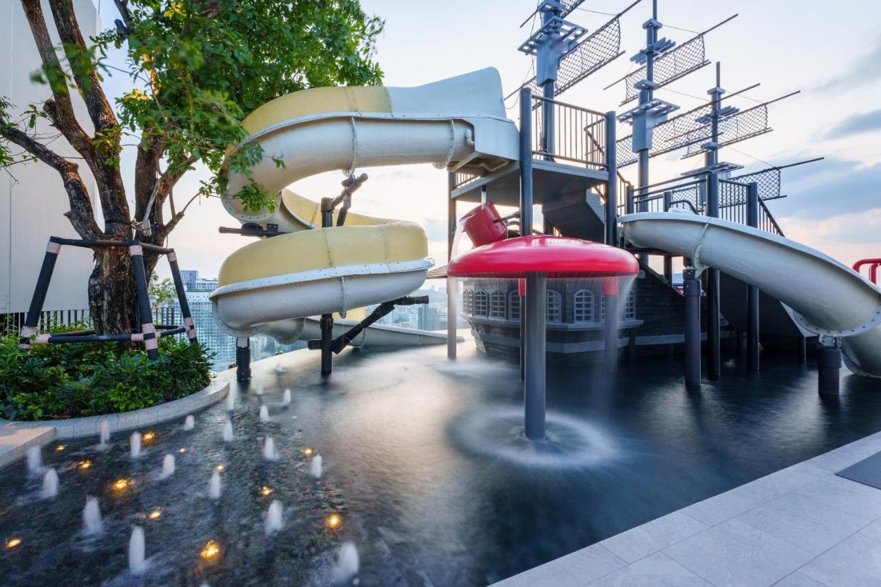 Somerset Pattaja Kültér fotó Water slide at the rooftop pool